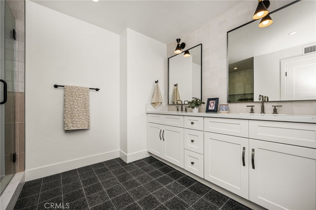 3566 Beverly Glen Property Photo 58