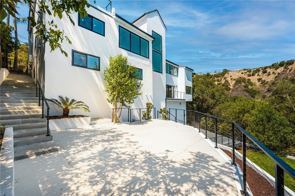 3566 Beverly Glen Property Photo 69