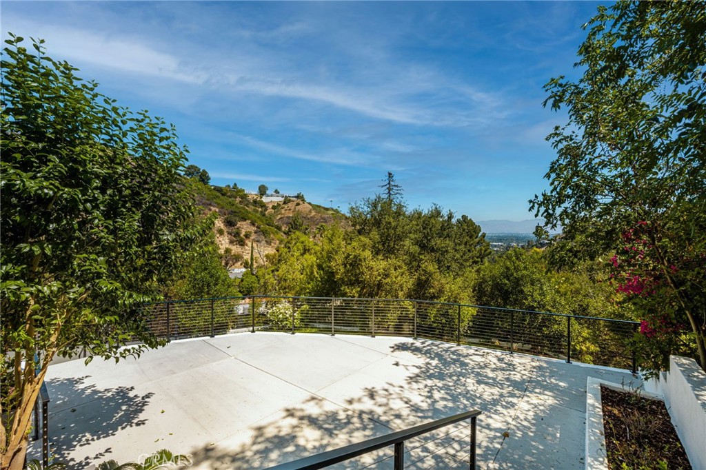 3566 Beverly Glen Property Photo 70