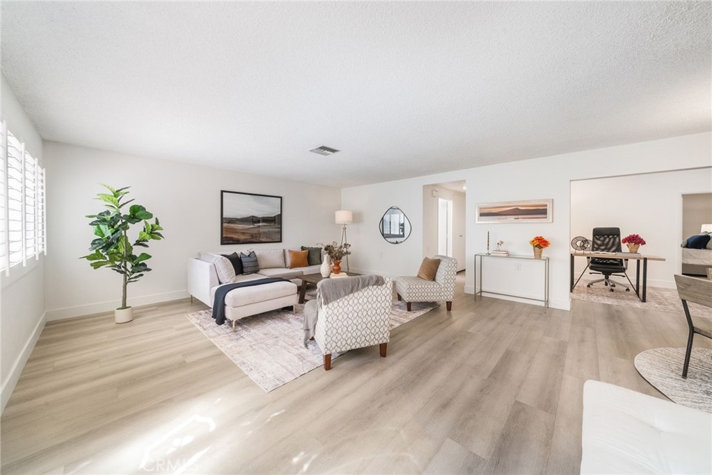 2026 Via Mariposa C Property Photo 7
