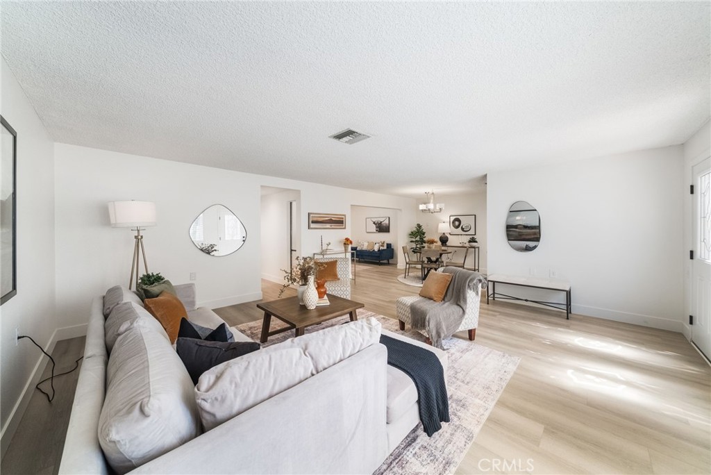 2026 Via Mariposa C Property Photo 8