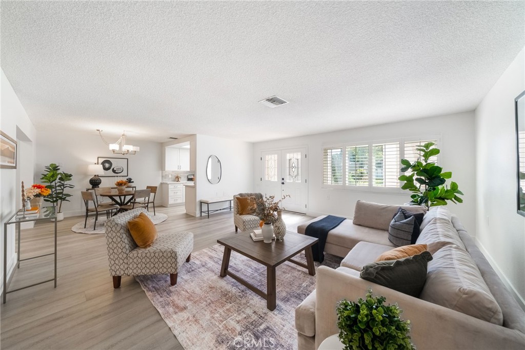 2026 Via Mariposa C Property Photo 9