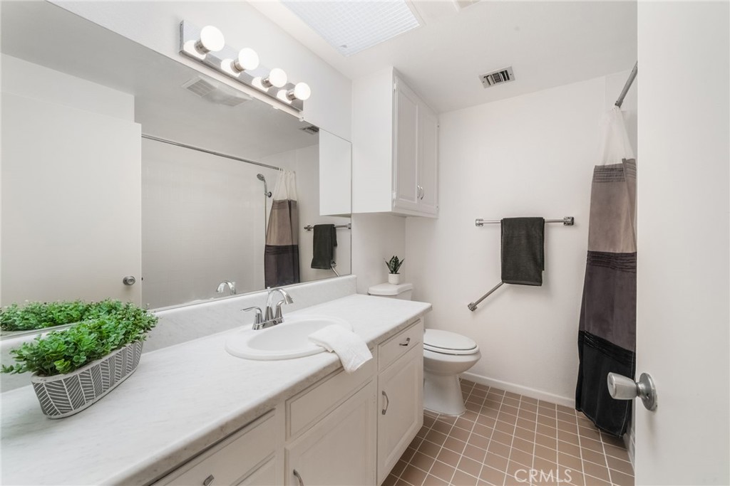 2026 Via Mariposa C Property Photo 27