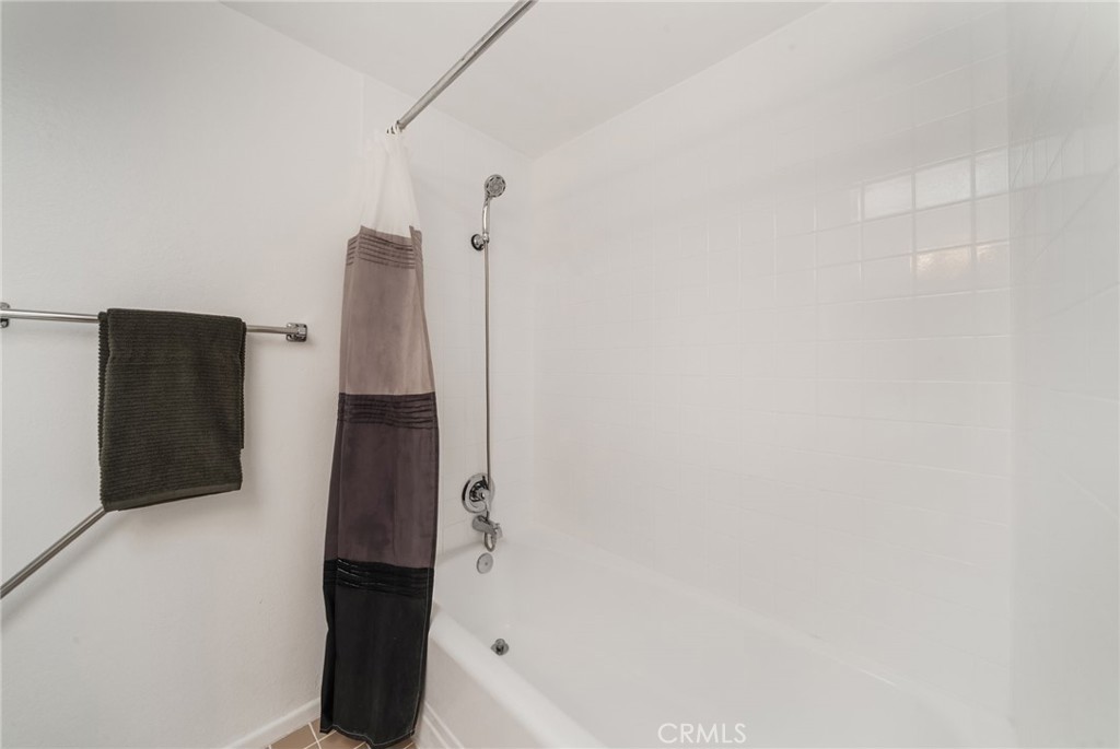 2026 Via Mariposa C Property Photo 28