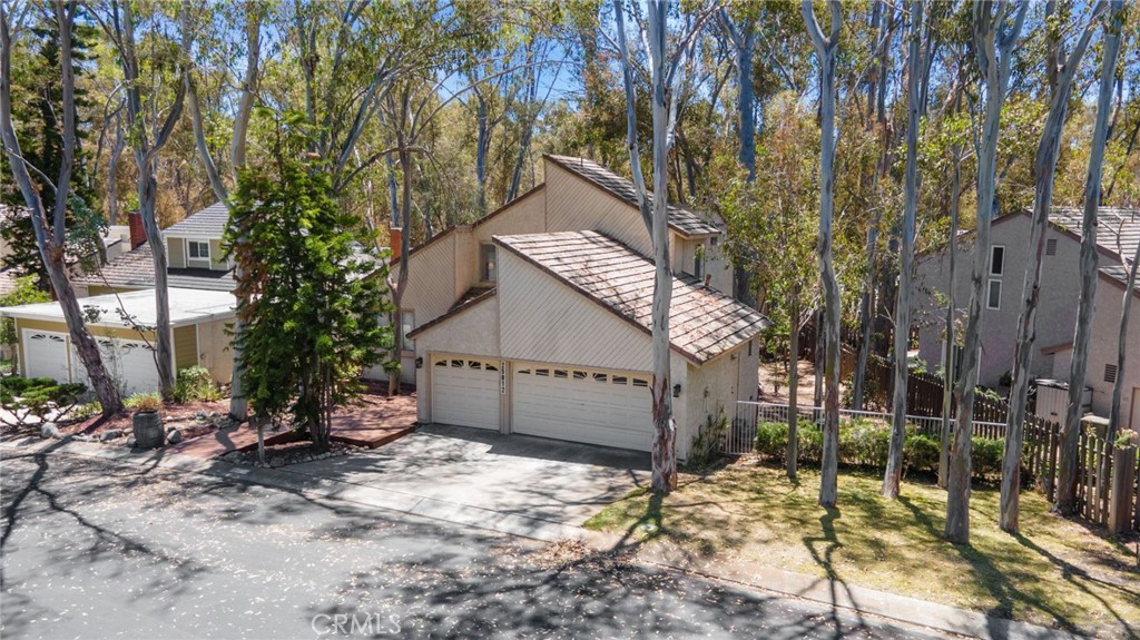 25012 Woodridge Property Photo 1