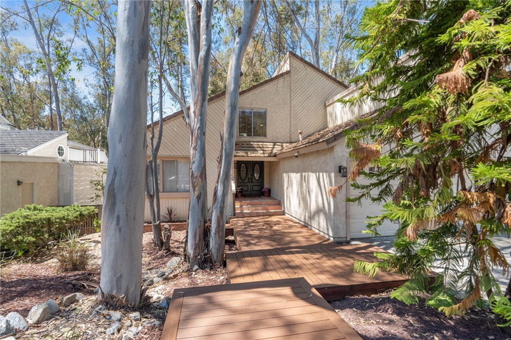 25012 Woodridge Property Photo 4