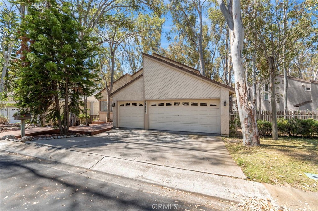 25012 Woodridge Property Photo 5