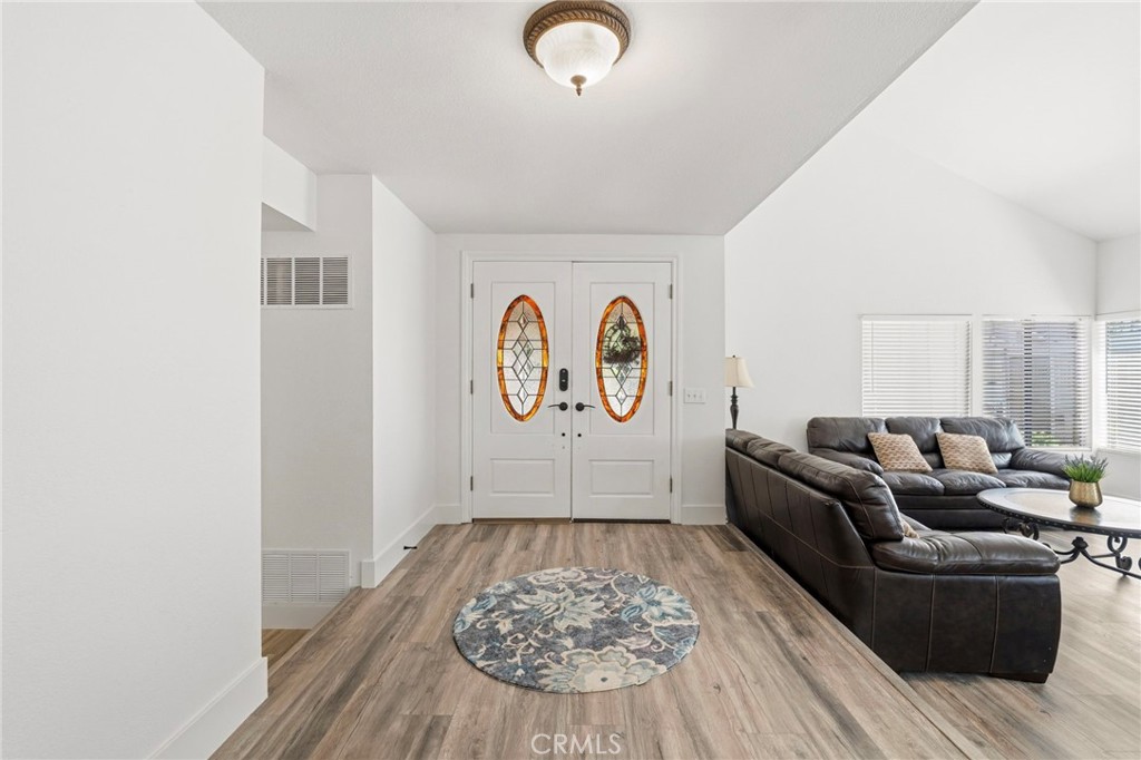 25012 Woodridge Property Photo 8