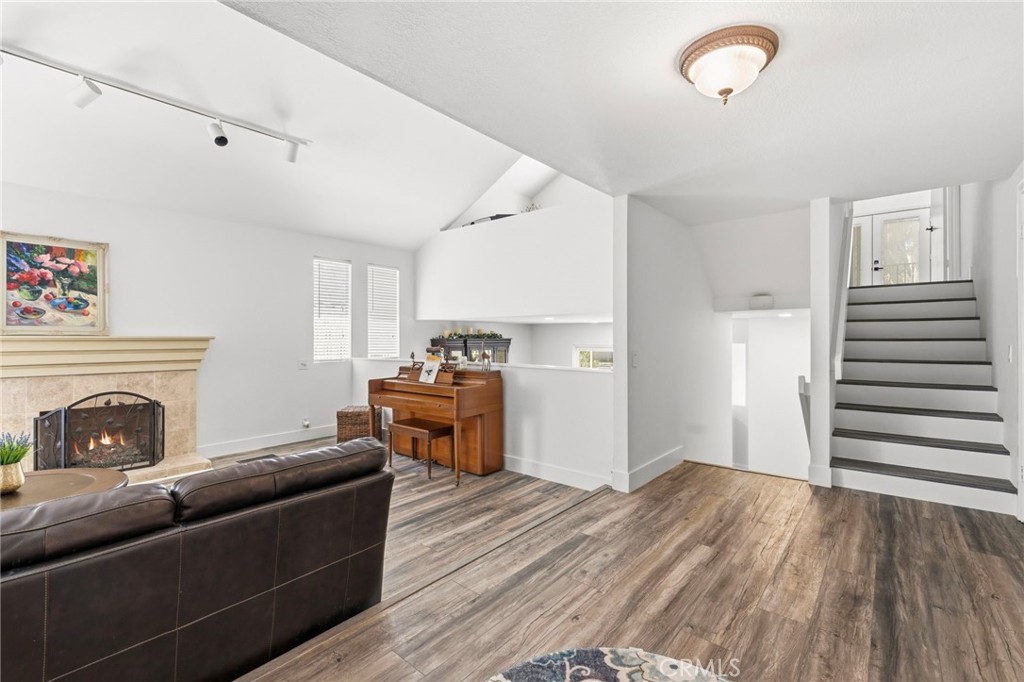 25012 Woodridge Property Photo 9