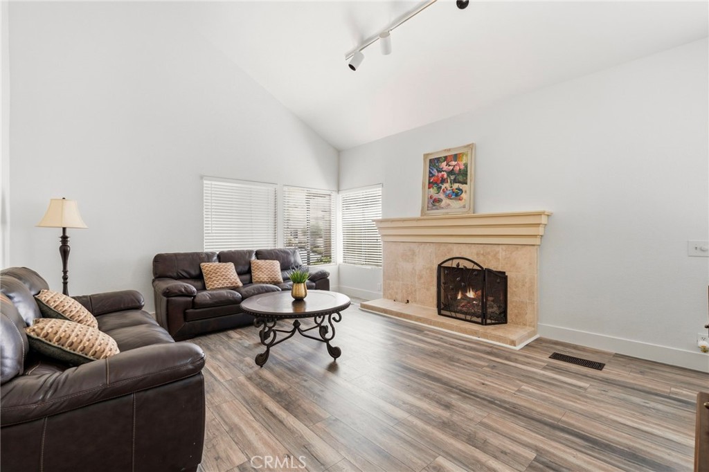 25012 Woodridge Property Photo 10