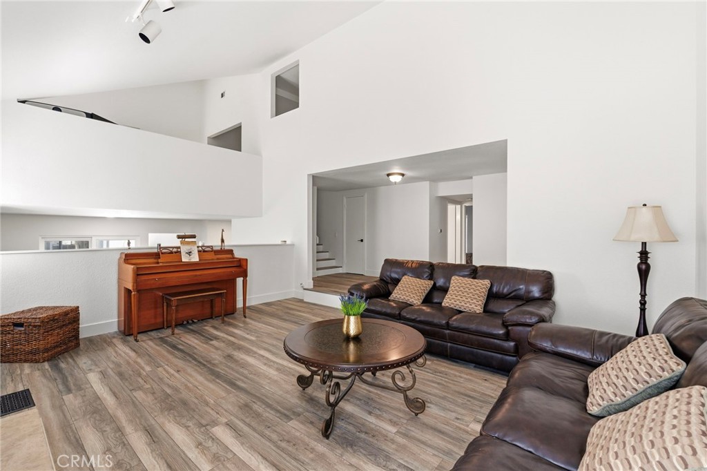 25012 Woodridge Property Photo 12