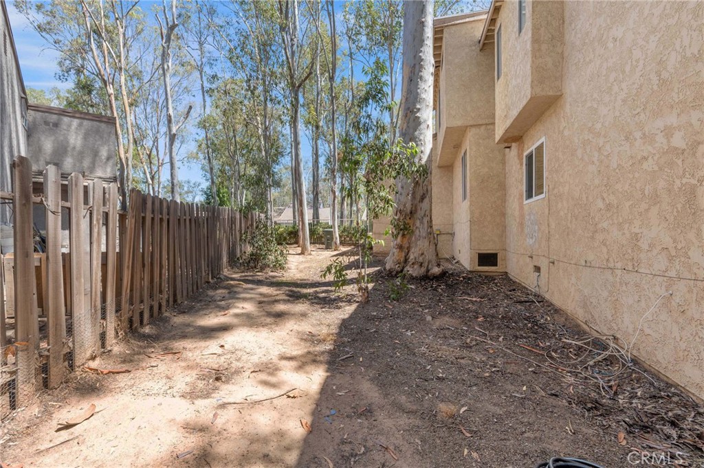 25012 Woodridge Property Photo 57