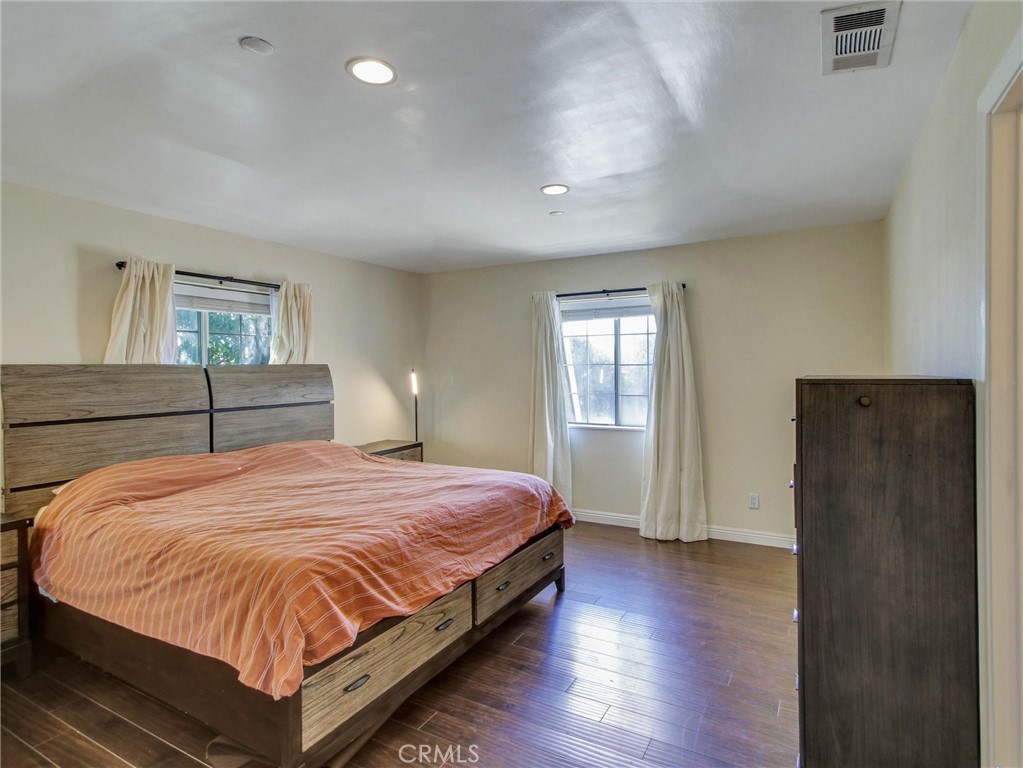 379 N Mentor Avenue 1 Property Photo 4