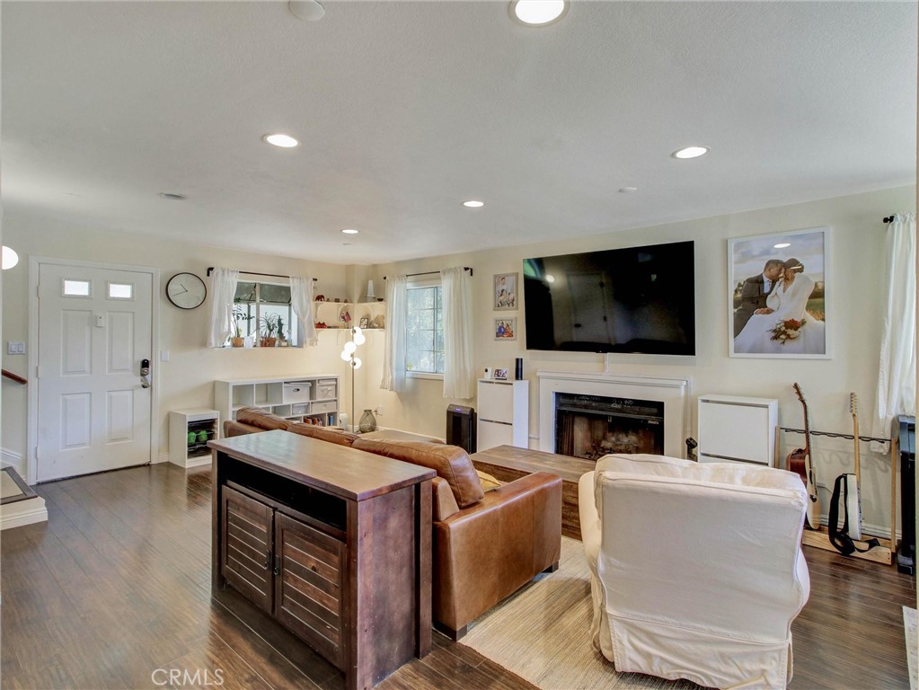 379 N Mentor Avenue 1 Property Photo 24