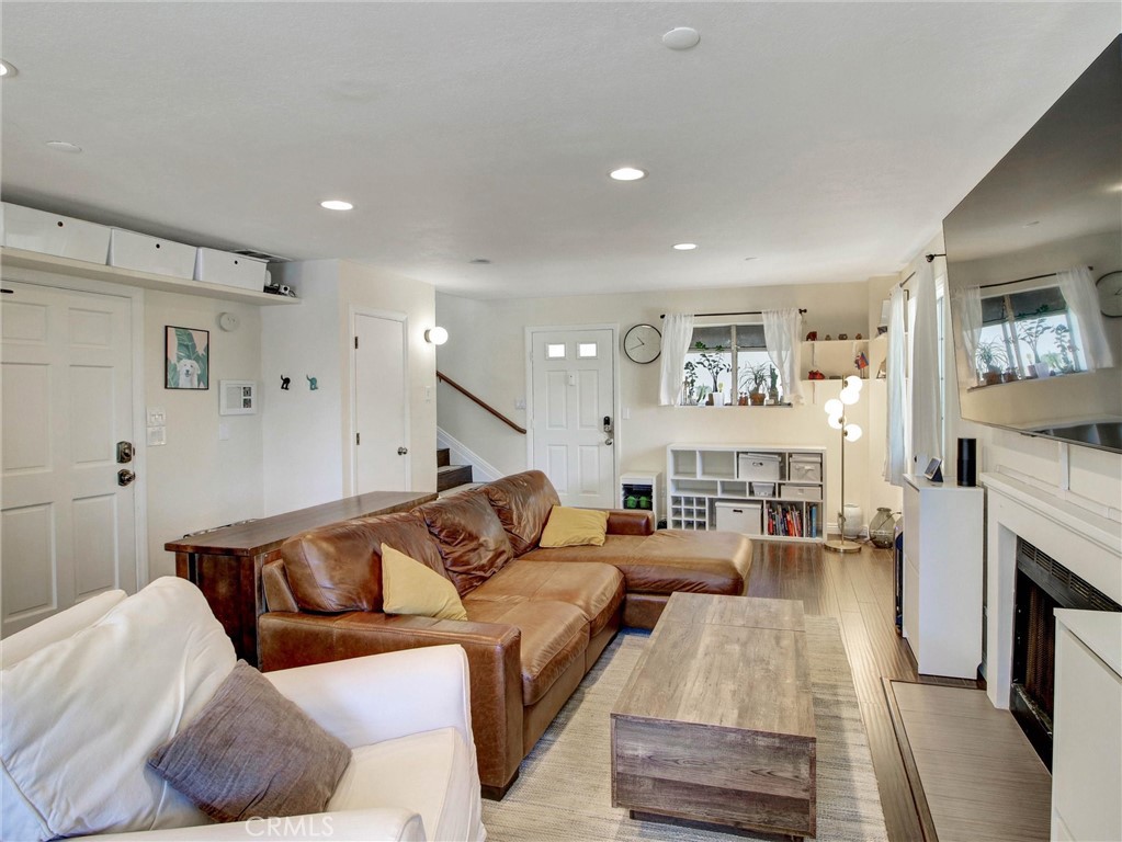 379 N Mentor Avenue 1 Property Photo 25