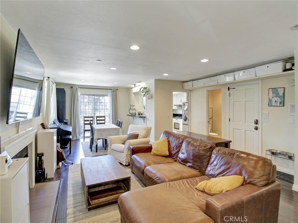 379 N Mentor Avenue 1 Property Photo 29