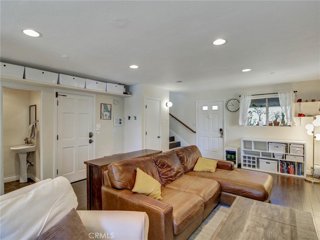 379 N Mentor Avenue 1 Property Photo 30