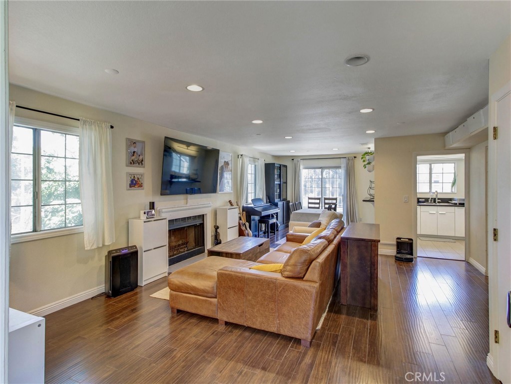 379 N Mentor Avenue 1 Property Photo 31