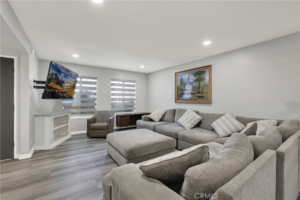 16092 Feltham Property Photo 3