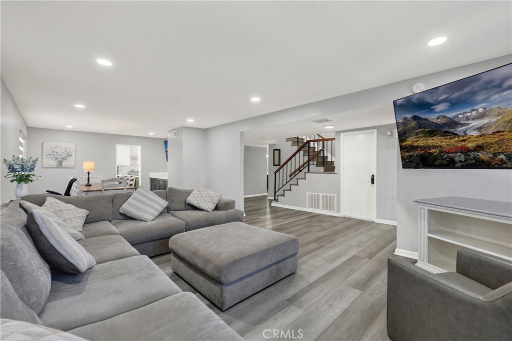 16092 Feltham Property Photo 4