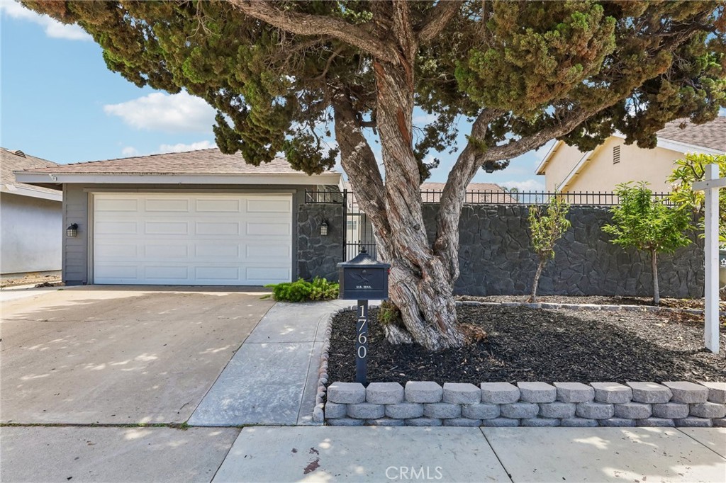 1760 N Glenview Property Photo 1