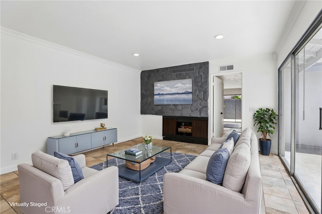 1760 N Glenview Property Photo 4