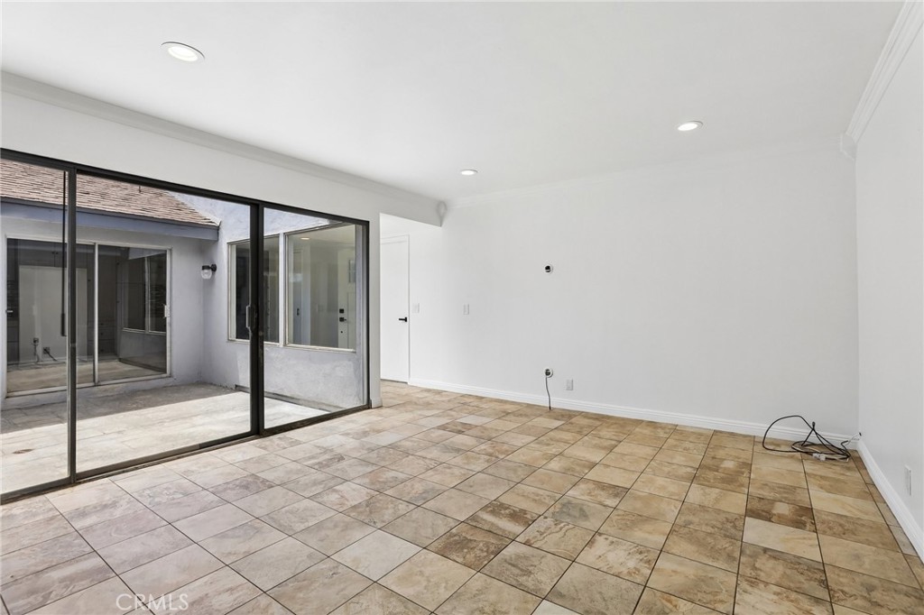 1760 N Glenview Property Photo 6