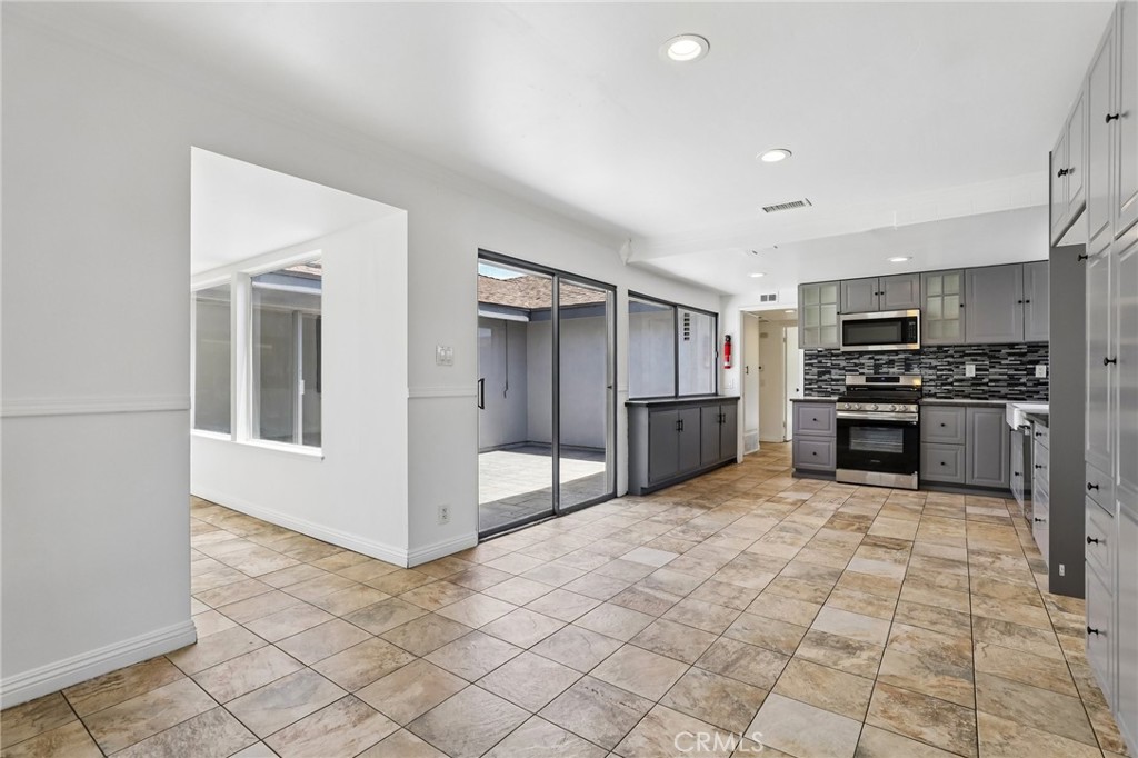 1760 N Glenview Property Photo 7