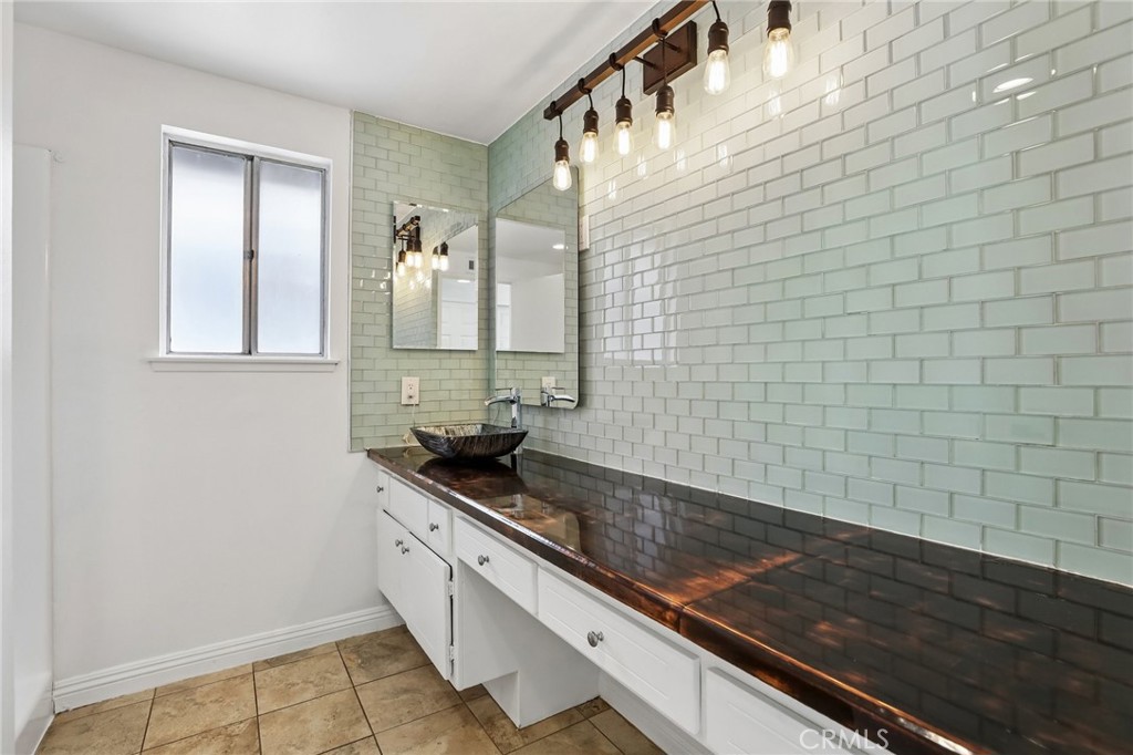 1760 N Glenview Property Photo 15