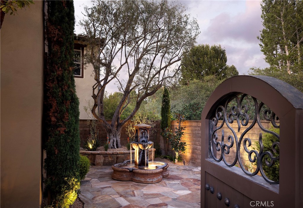 9 Sandalo Court Property Photo 2