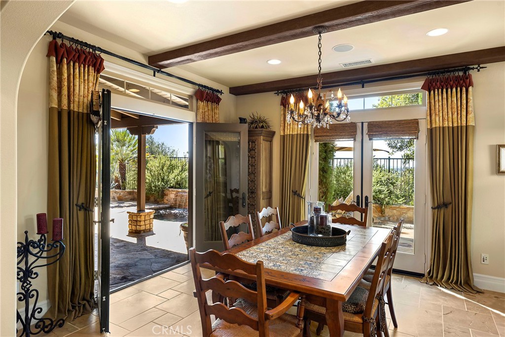 9 Sandalo Court Property Photo 28