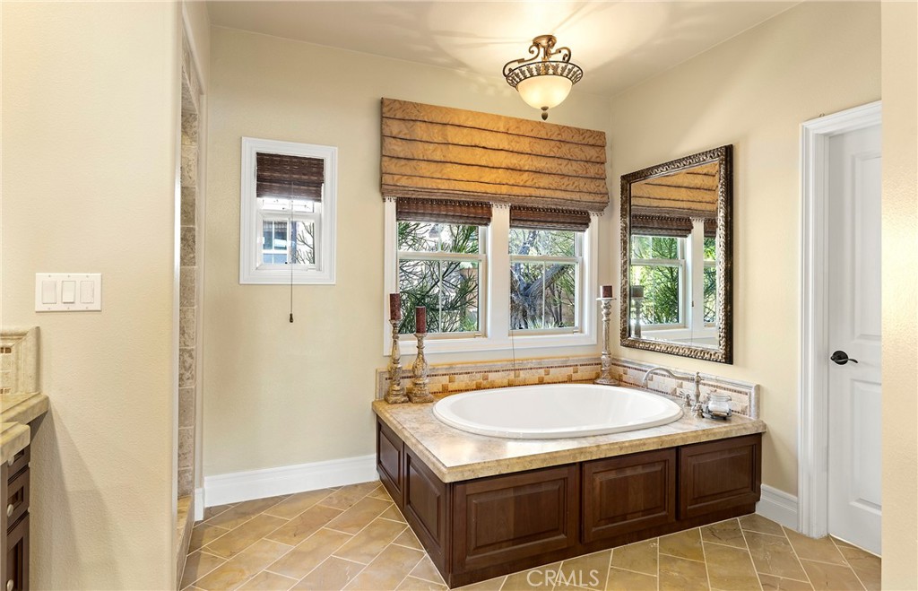 9 Sandalo Court Property Photo 38