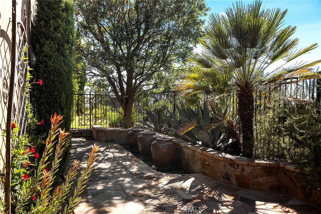 9 Sandalo Court Property Photo 48