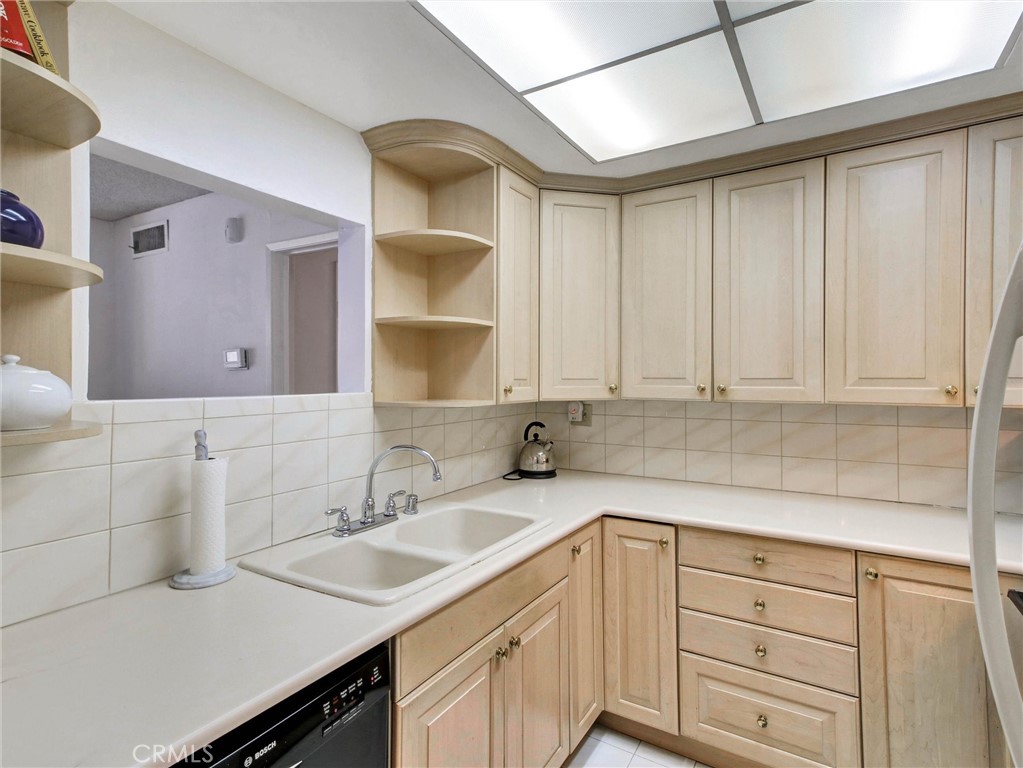 1230 Horn 408 Property Photo 5
