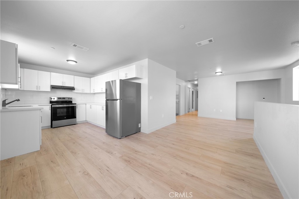 238 W 84th Property Photo 3