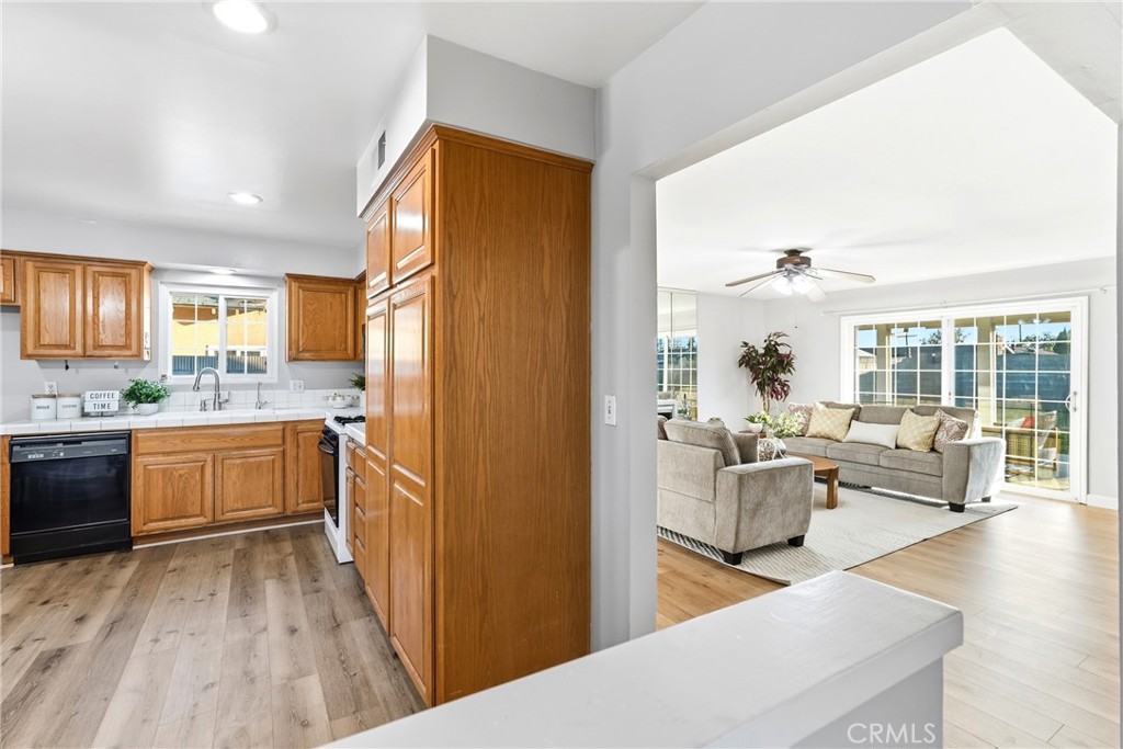 823 N Delancey Ave Property Photo 6