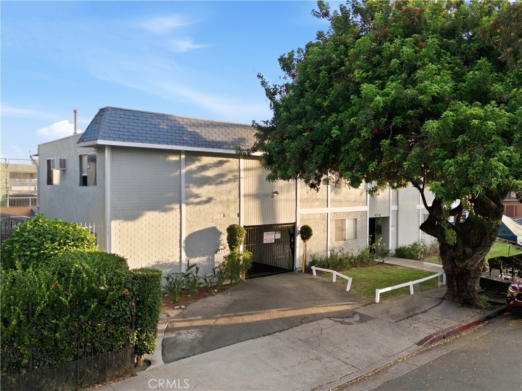 14542 Saticoy Property Photo 1