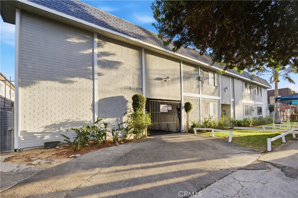 14542 Saticoy Property Photo 3