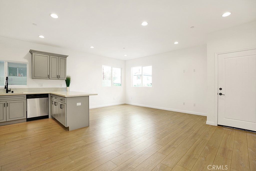 5729 Willow Crest Avenue 5729 Property Photo 4
