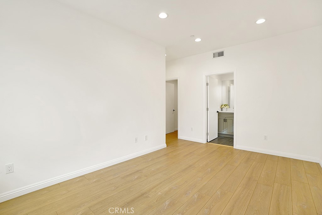 5729 Willow Crest Avenue 5729 Property Photo 8