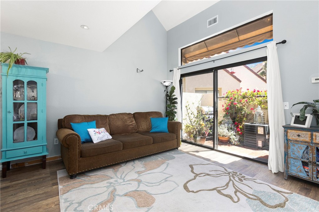 137 Pearl Property Photo 6