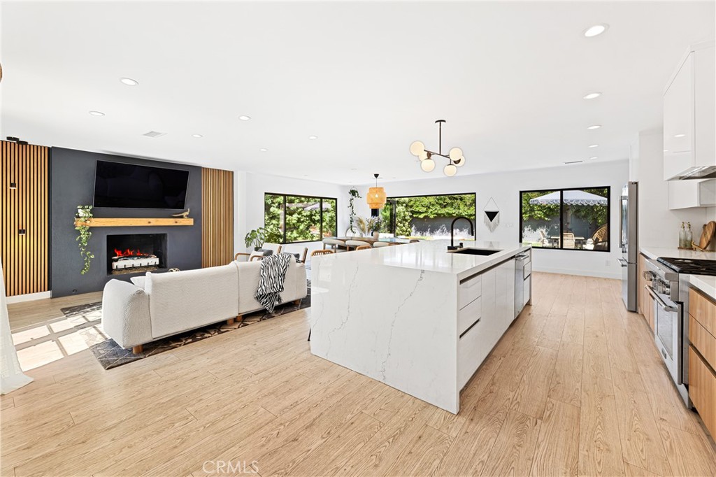 2611 Westminster Property Photo 6