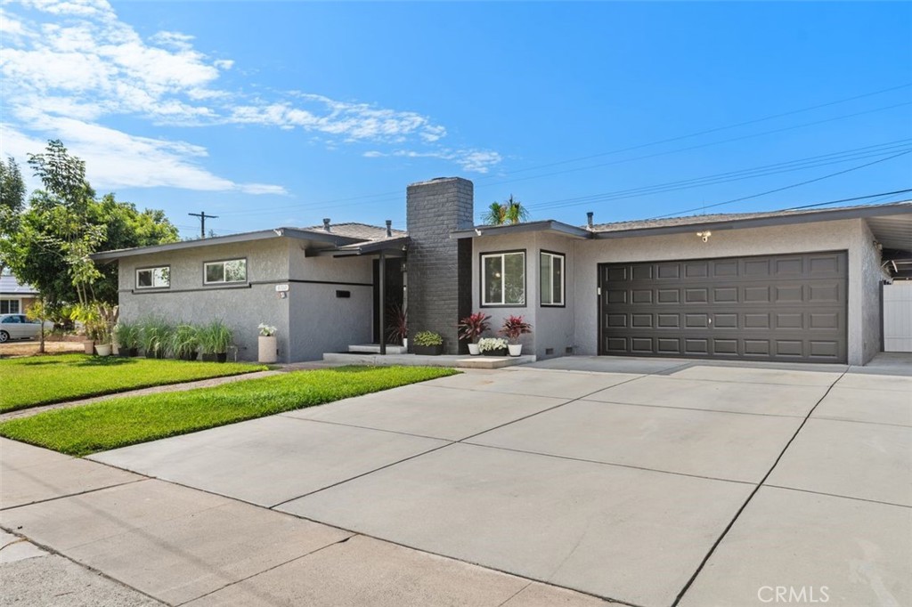 8702 Davmor Property Photo
