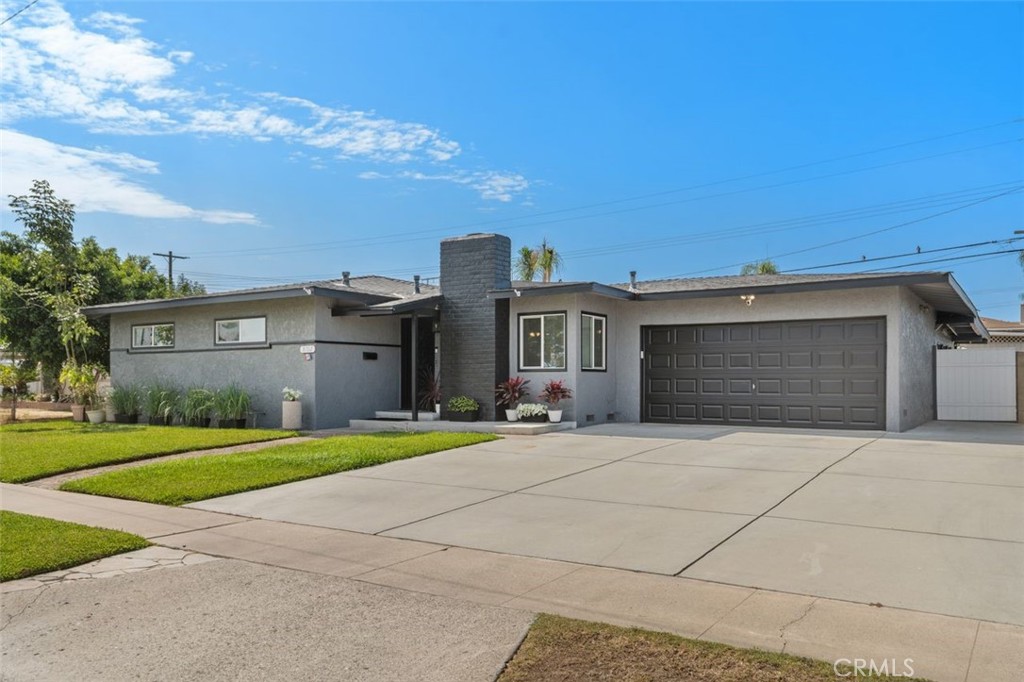8702 Davmor Property Photo 2