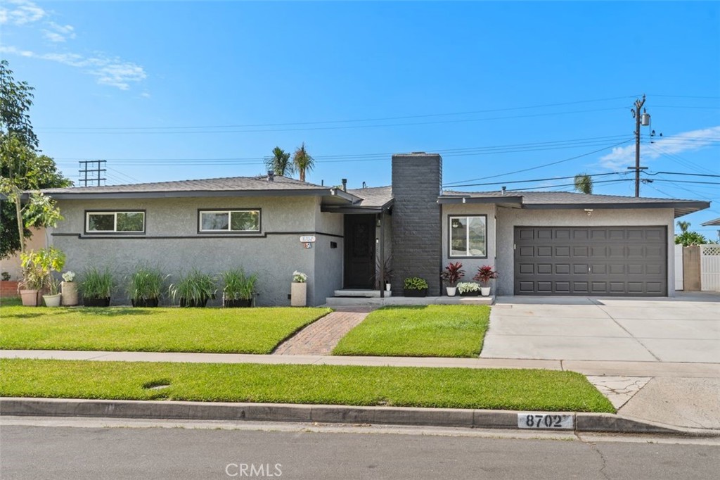 8702 Davmor Property Photo 3