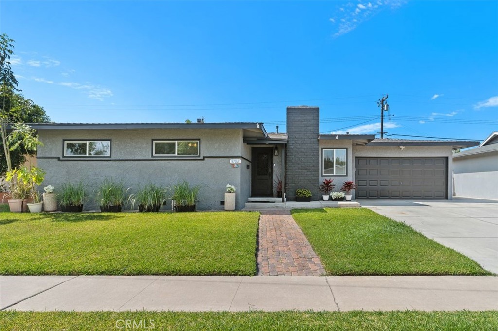 8702 Davmor Property Photo 4