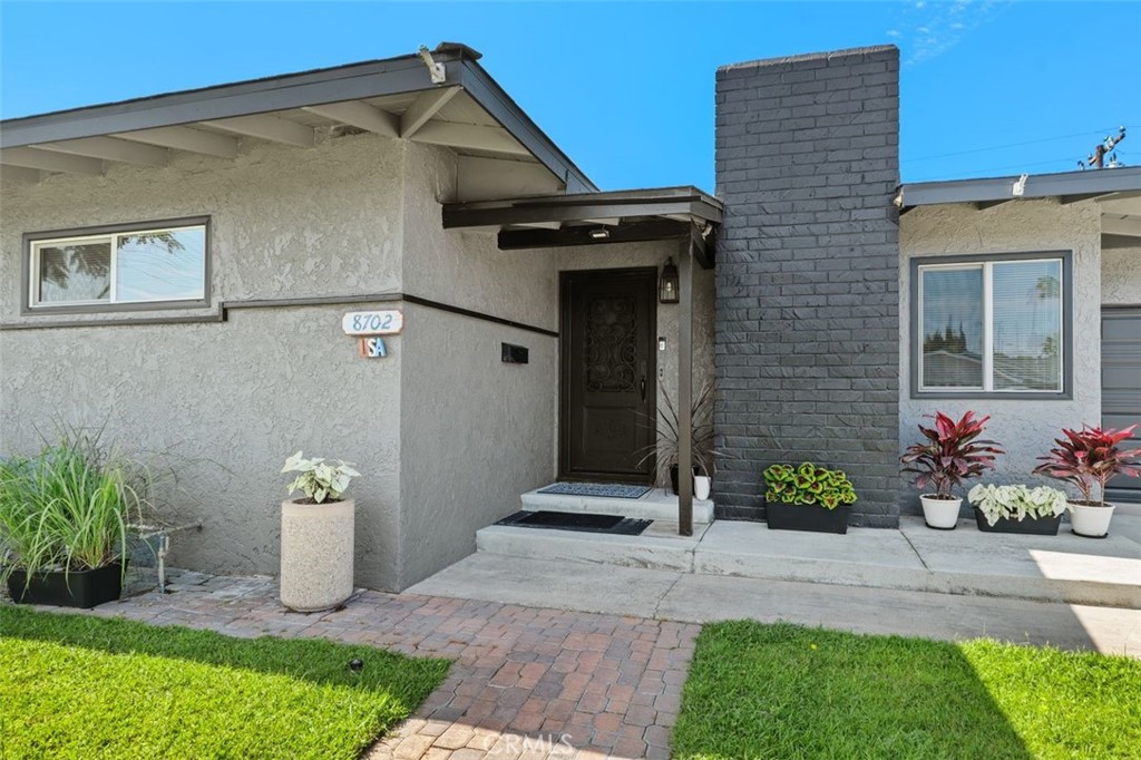 8702 Davmor Property Photo 5