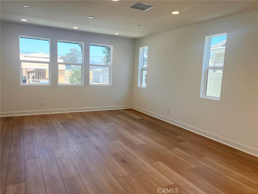 485 Tracy Place Property Photo 3