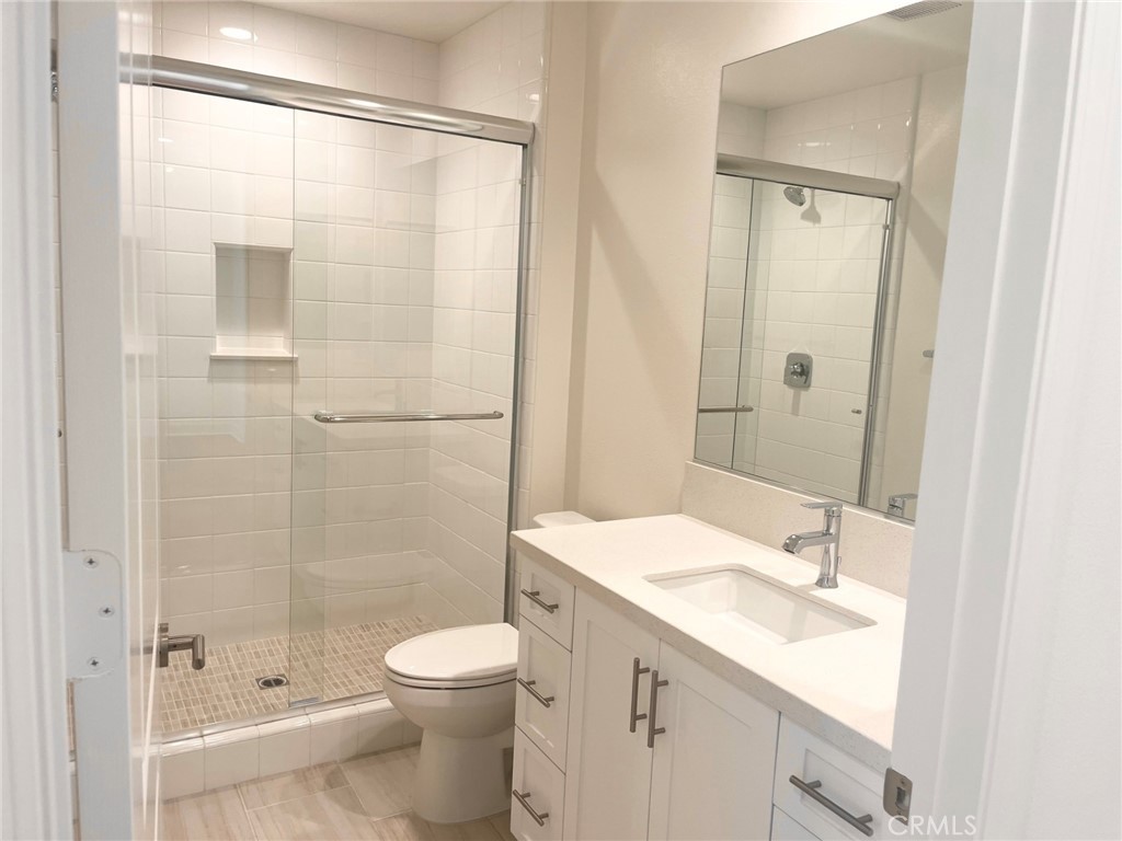 485 Tracy Place Property Photo 6