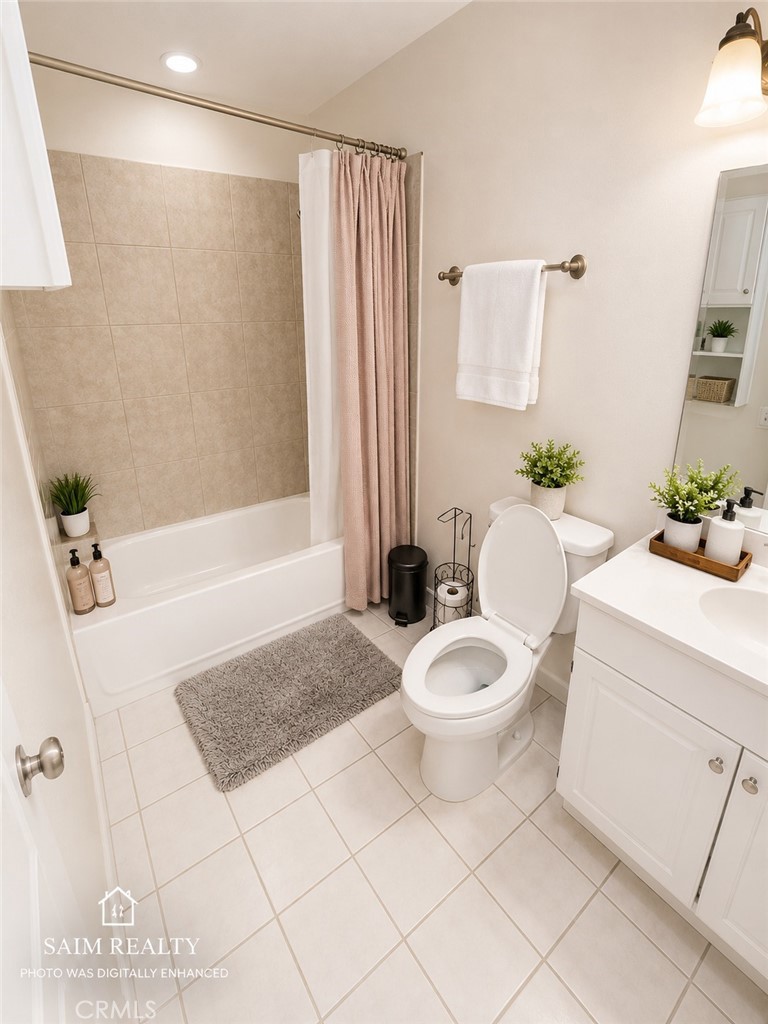 22113 22115 Seine Avenue Property Photo 9